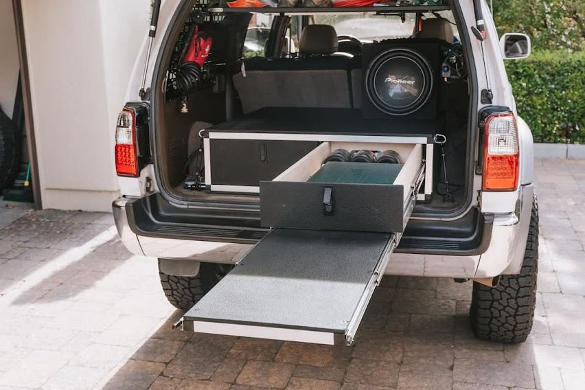 Double drawer System + Pull Out table